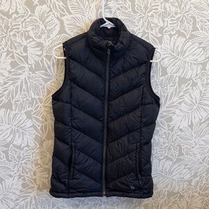 Mountain hardware small women’s Black Puffer Vest